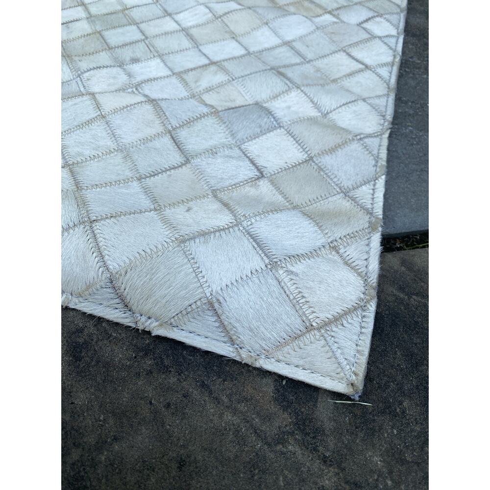 MAT THE BASICS CHESS Rug Natural Handmade Hide-Leather w/Hair 2' x 3' White